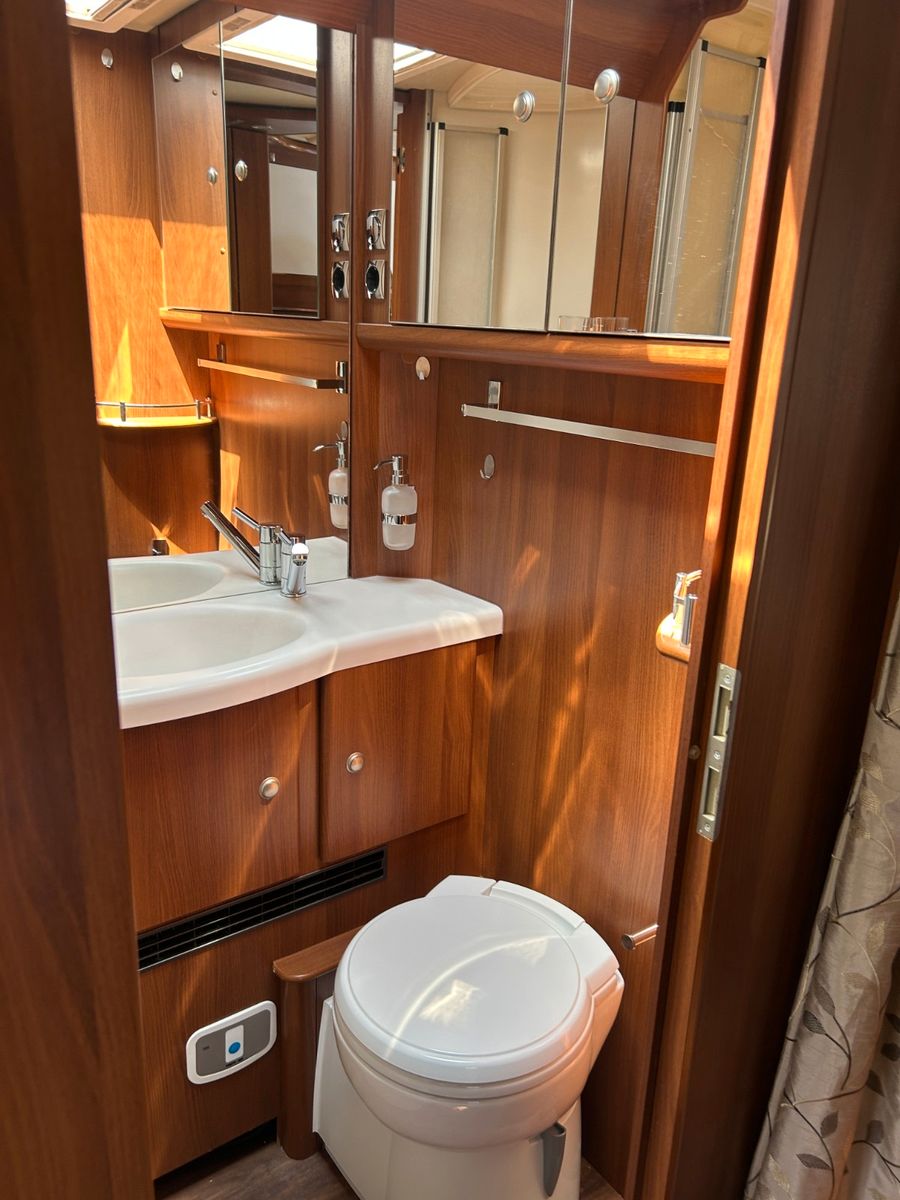 Fahrzeugabbildung Carthago Chic E:-Line 4.7 YACHTING Standklimanlage