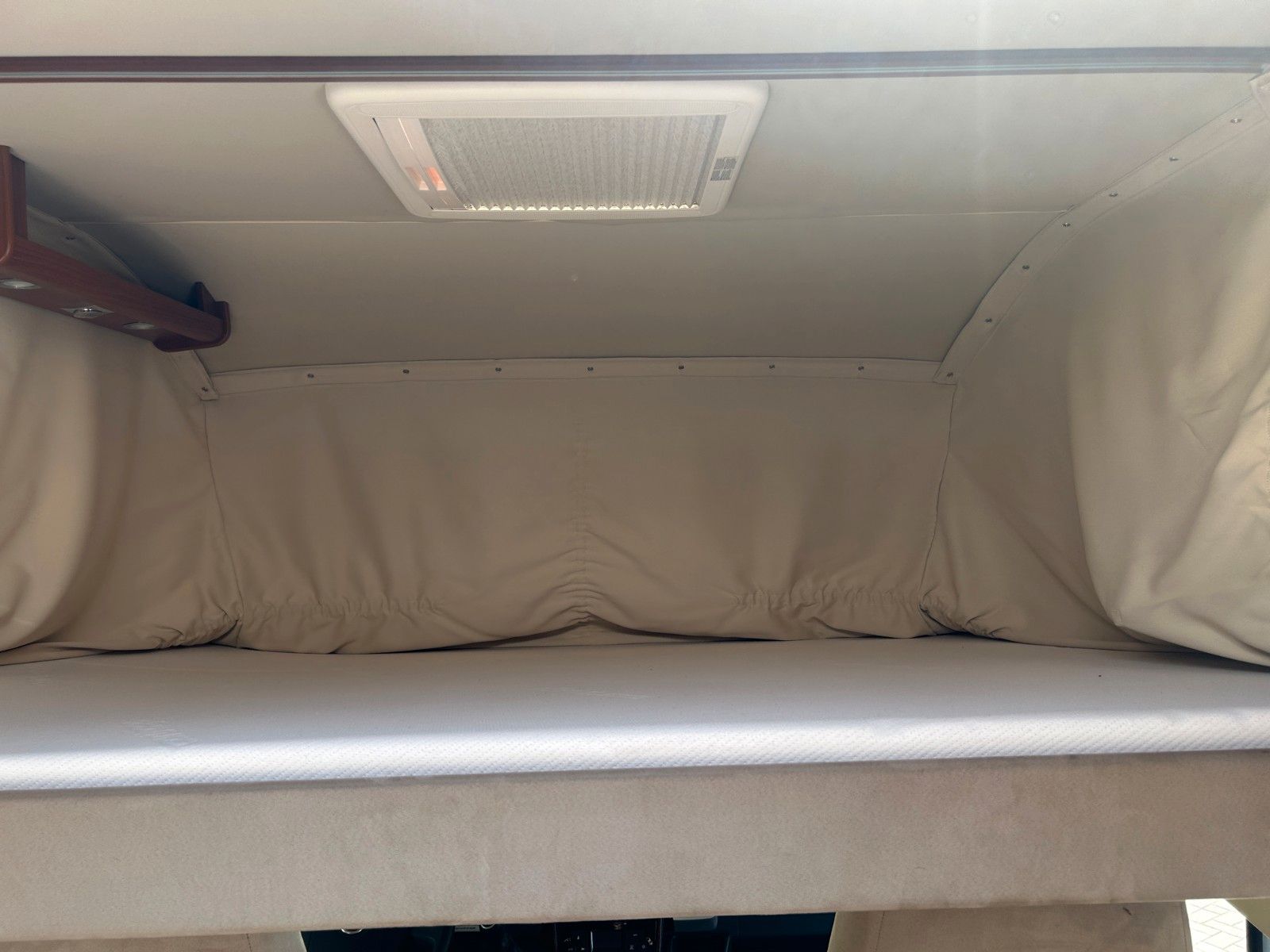 Fahrzeugabbildung Carthago Chic E:-Line 4.7 YACHTING Standklimanlage